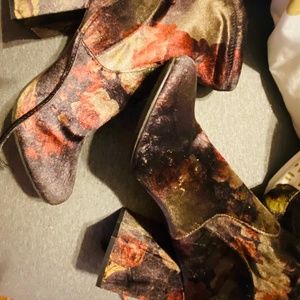 Printed square booties